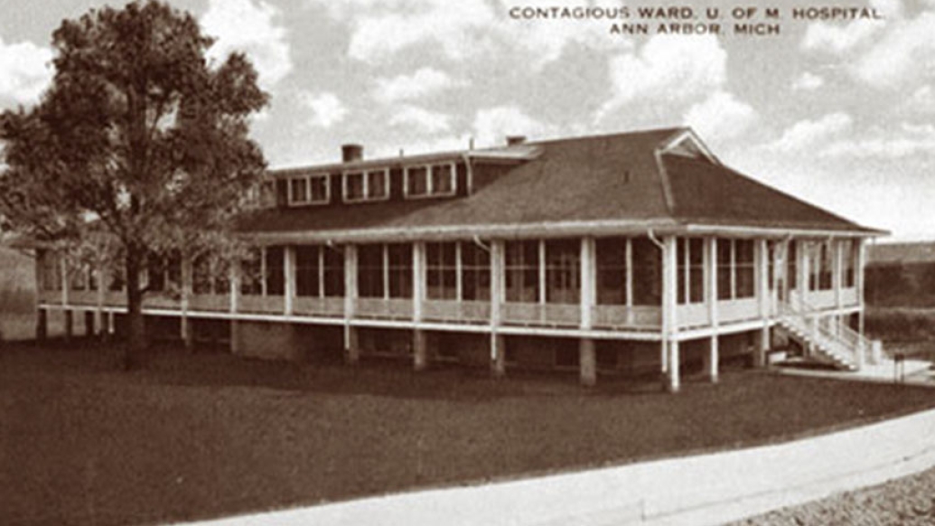 picture of building in black and white