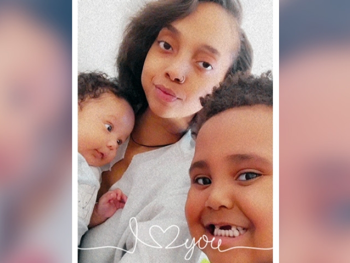 seflie with mom and two kids