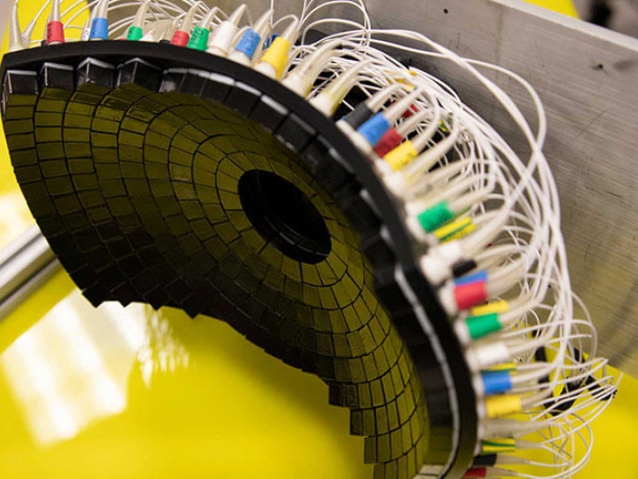 Wire plugs device disc square yellow