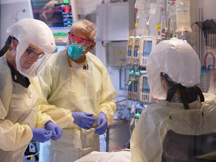 doctors nurses in full ppe