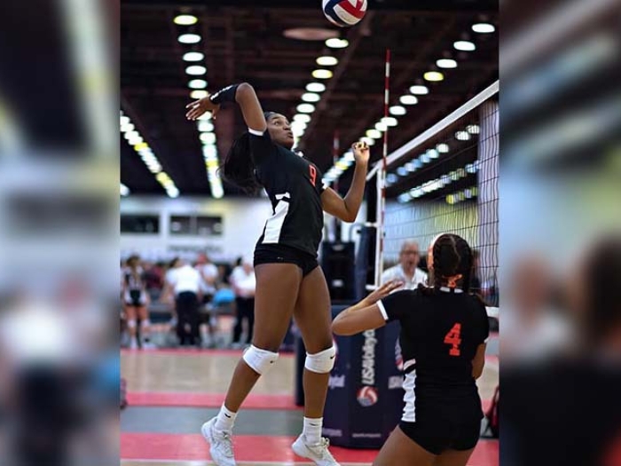 Nicole Hughes playing volleyball before her knee injury